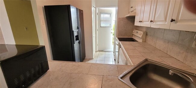 Building Photo - 4501 NE 21st Ave Unit 110 Rental
