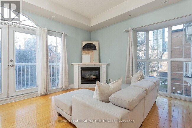 Photo - 539 Jarvis St Unit M8