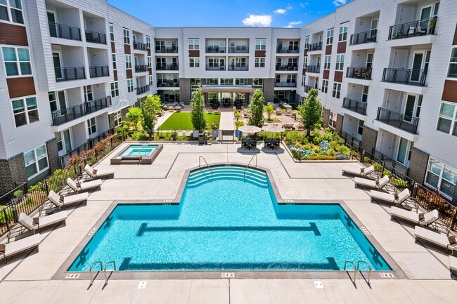 Photo - Everleigh Vernon Hills 55+ Active Adult Ap... Apartamentos