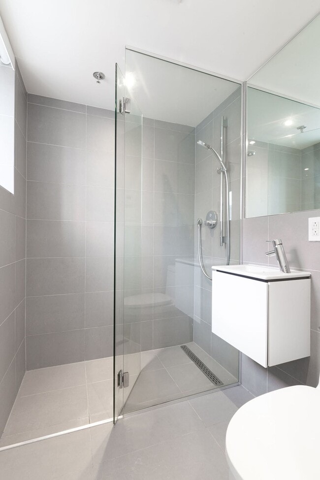 Photo - 25 Av des Pins O Unit 329