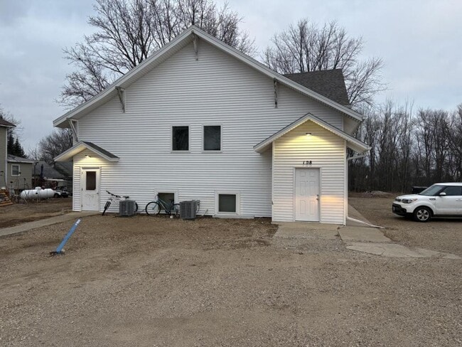 Building Photo - 128 NE 3rd St