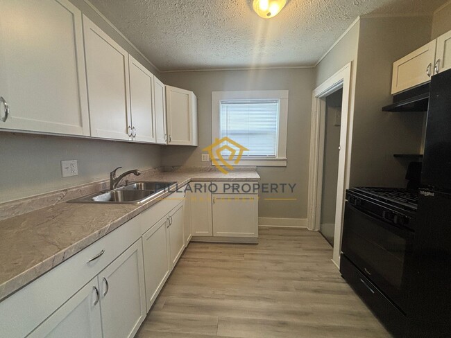 Photo - Renovated 3 Bedroom 2 Bathroom in Brookside Park available now!