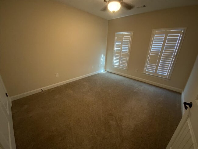 Photo - 210 Meridian Wy