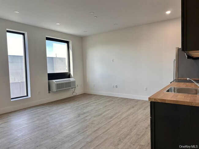 Photo - 362 W Merrick Rd Unit 207