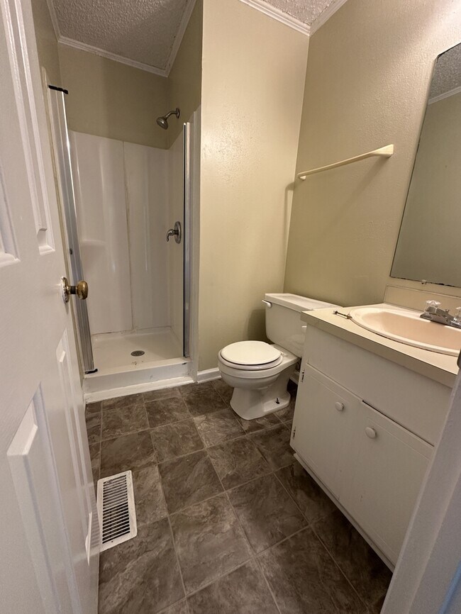 Photo - Great 3 bedroom 2 bath ranch home! AVAILAB...