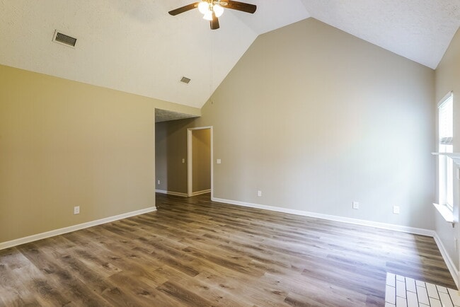 Photo - 1902 Champlain Dr