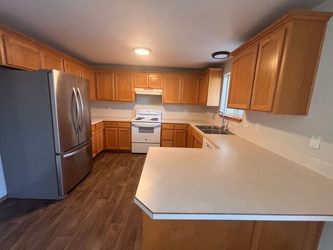 Photo - Spacious 3 Bedroom 2 bathroom Duplex