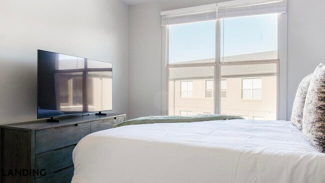 Photo - 49 Boulevard SE Unidad C-527