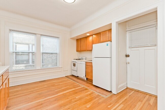 Photo - 735 Hinman Ave Unit 1E