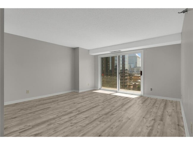 66 9th St E Unit 1305