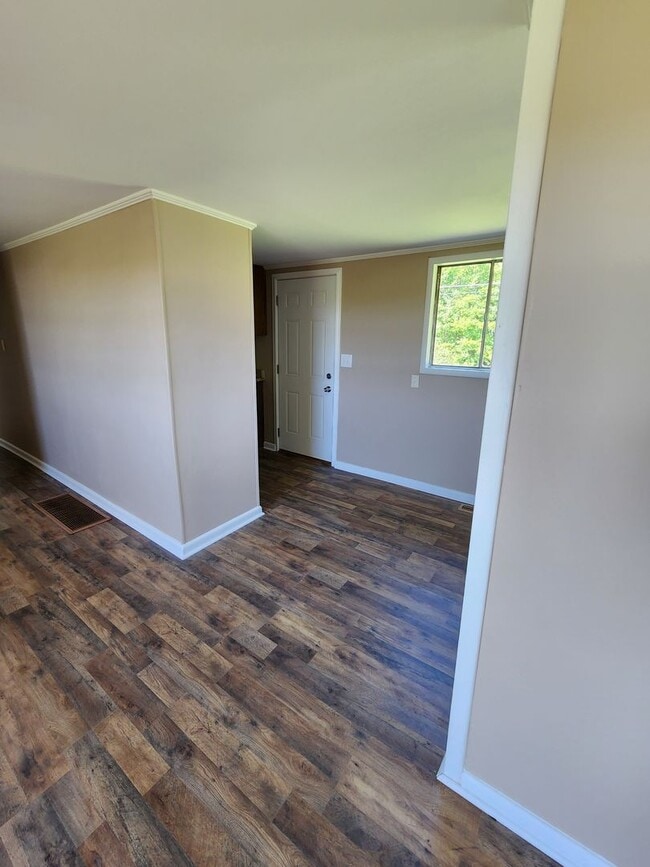 Photo - Newly Remodeled!!
