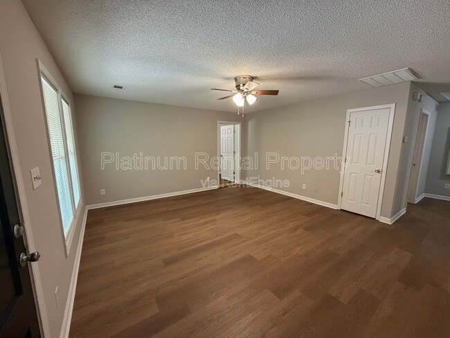 Photo - 209 Briarwood Dr