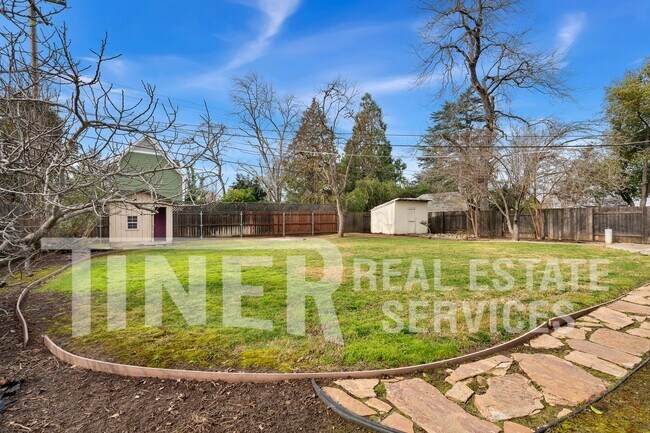 Photo - 2407 Sandringham Rd