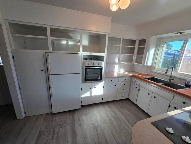 Photo - 1615 Hanaford Ave