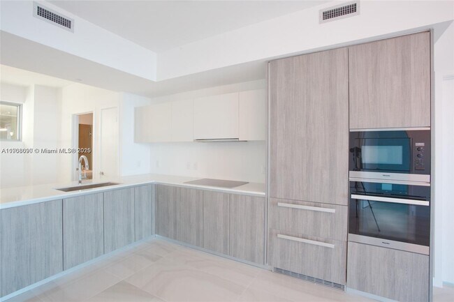 Photo - 2900 NE 7th Ave Unit 3103