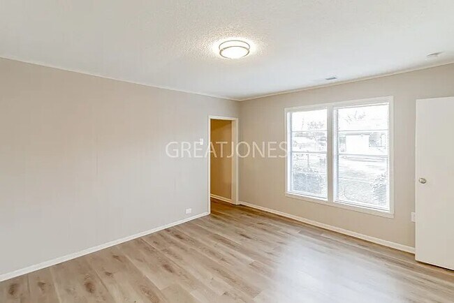 Photo - 2821 Snavely Ave SW