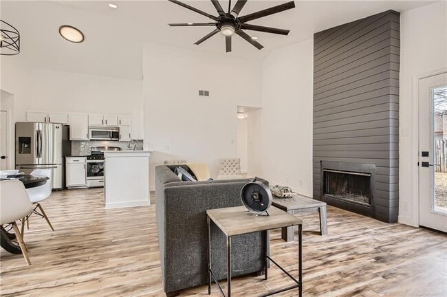 Photo - 1402 Hollow Tree Blvd