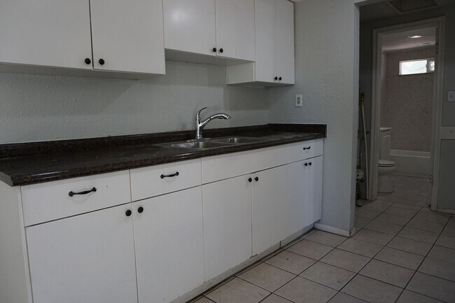 Photo - 3670-3672 Atlas Way Unidad 3670
