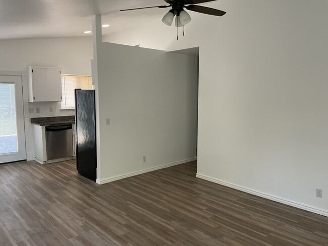 Photo - Chico 3 bed 2 bath home for rent, convenient location, neighborhood setting Garage, back yard