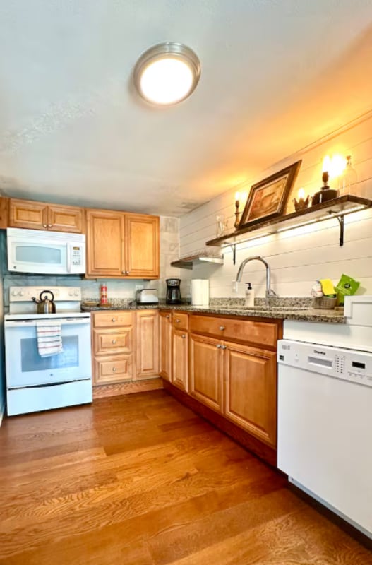 10548 Lake Dr Unit B