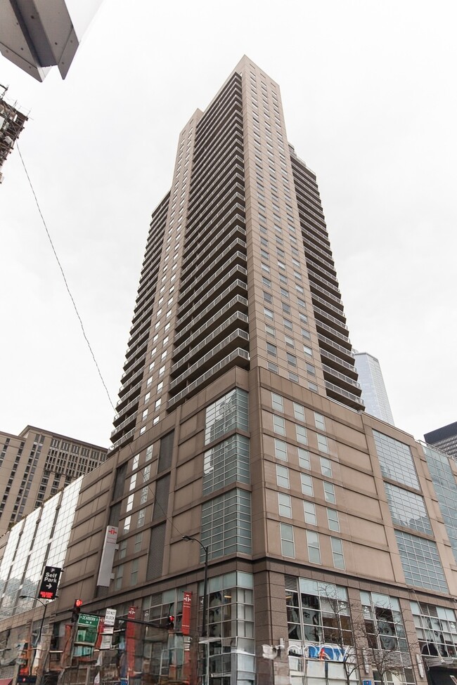 Building Photo - 545 N Dearborn St Unit 902