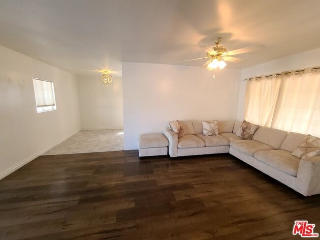 Photo - 18133 Lull St