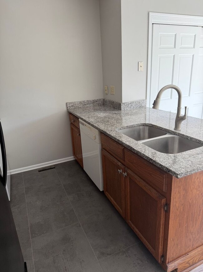 Photo - 3285-3287 Kilwinning Pl Unit 3285