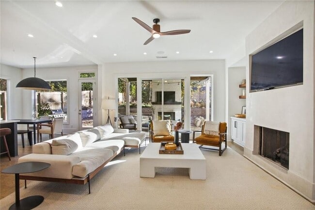 Photo - 3041 Parkridge Dr NE