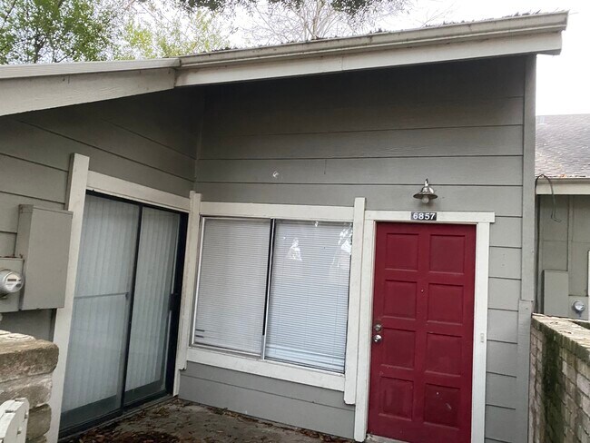 Photo - 6857 Greenway Chase St