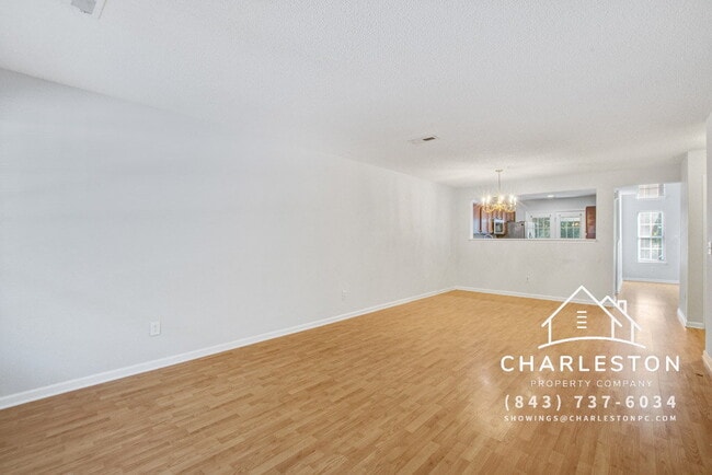 Photo - 230 Darcy Ave