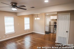 Photo - 415 Riddle St