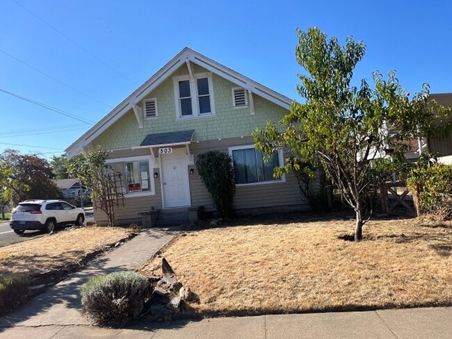 Recently updated Cottage with Charm - Recently updated Cottage with Charm House