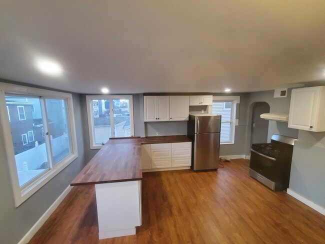 Photo - 27 Phillips Ave Unit 2