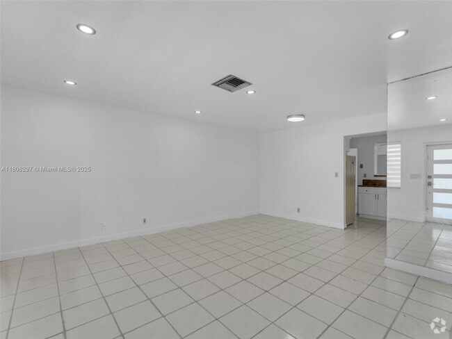 Building Photo - 1811 SW 97th Ter Rental