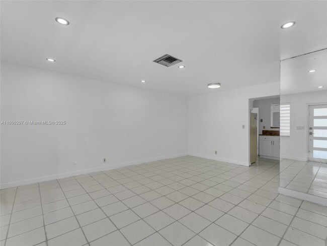 Building Photo - 1811 SW 97th Ter Rental