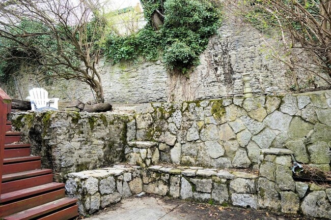 Photo - 4 Bed/2 bath UC Rental On Victor + Parking...