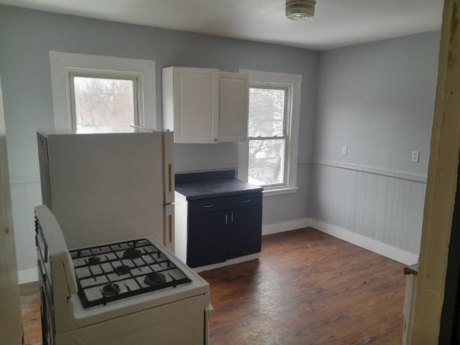 Photo - 118.5 Babcock St