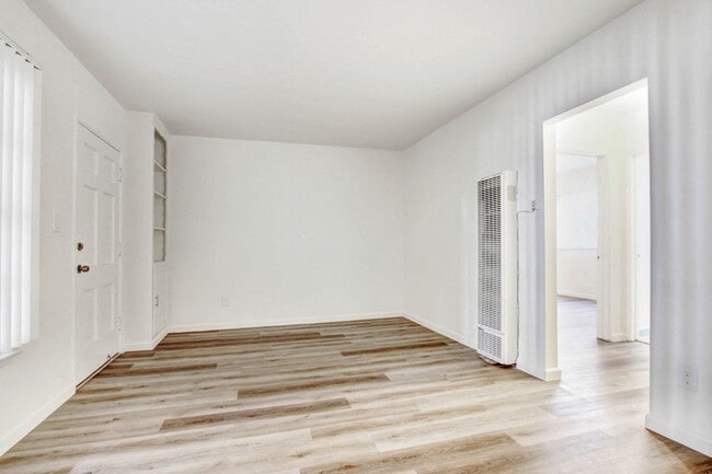 Photo - Oxford Avenue Apartments