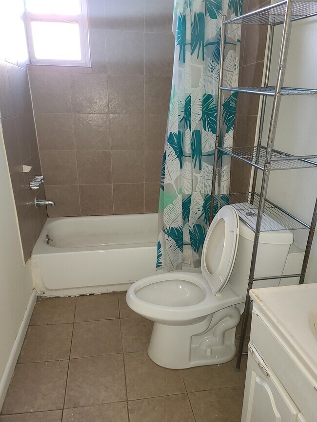 Photo - 6165 Delancey St