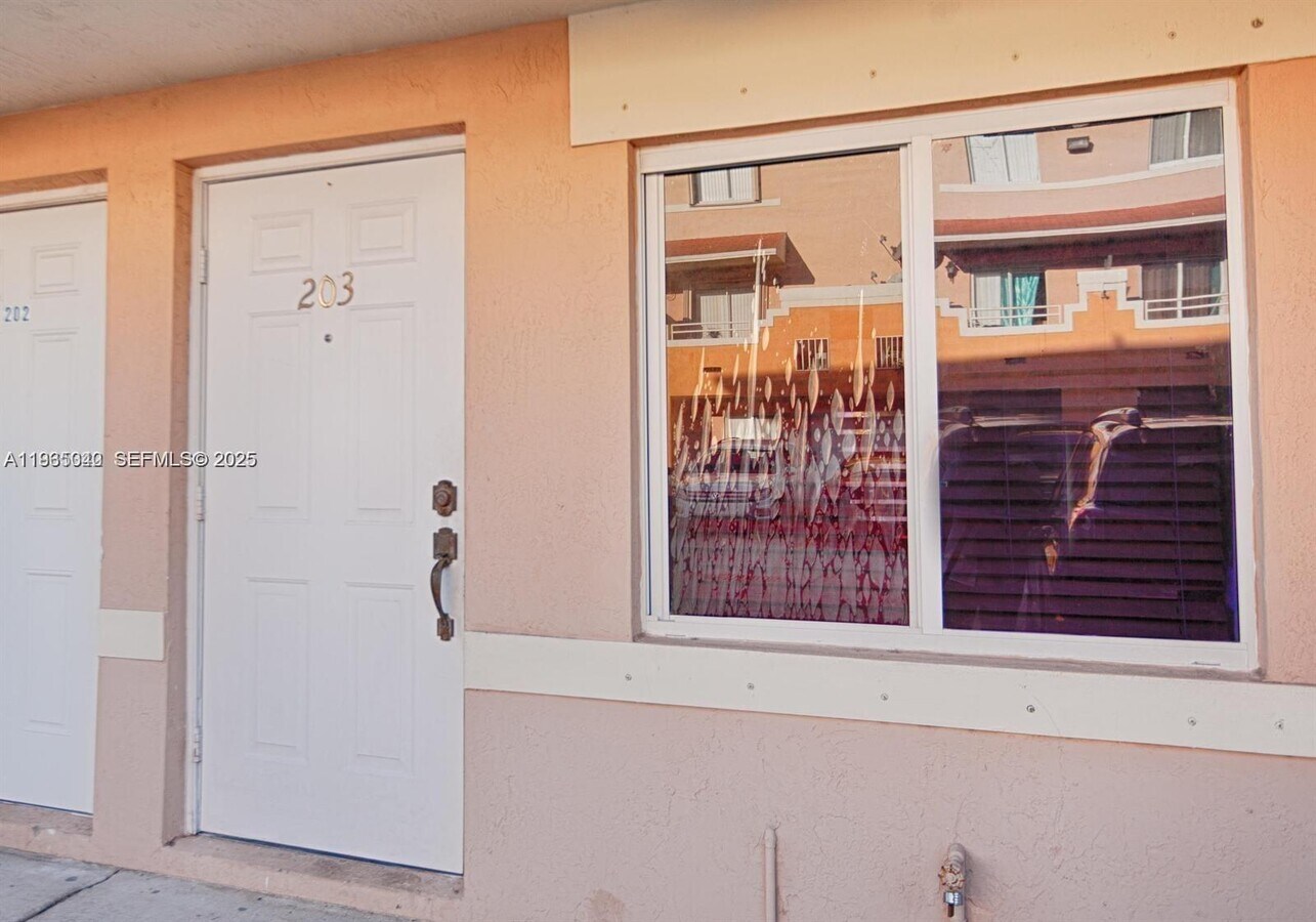 Photo - 37 W 11th St Unit 203