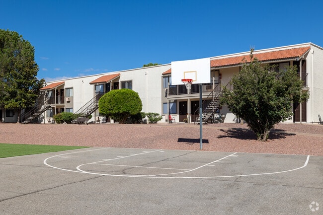 Cancha de baloncesto - Falcon Court Apartments