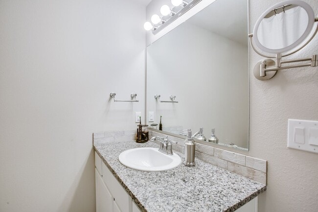 Photo - Available Now! 3/2/2 in Bell Farms!