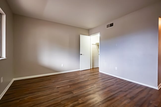 Living Room - 733 E Wilbeth