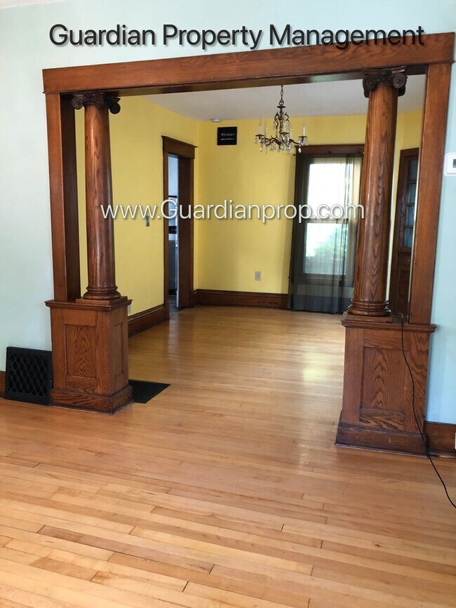 Photo - Northeast Minneapolis SFH, Hardwood Floors, 1.25 Baths, W/D, 1 Parking Space