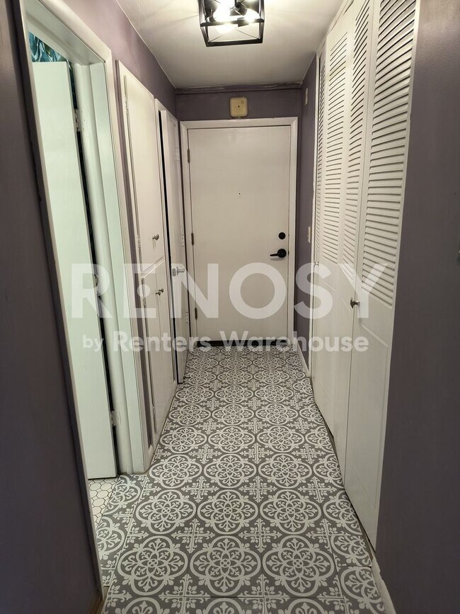 Photo - Available June 10th 2 Bedroom 1 Bath Condo in Minneapolis