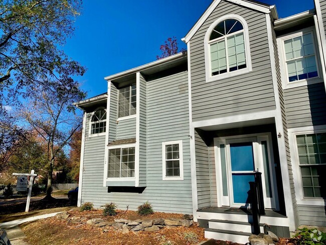 Building Photo - End unit townhome in Annapolis!