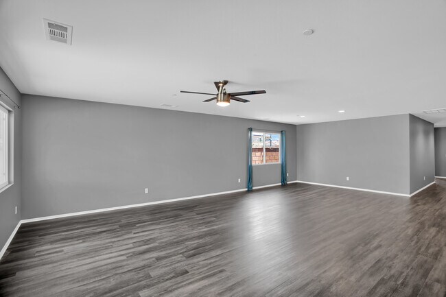 Photo - 260 Brittania Rd