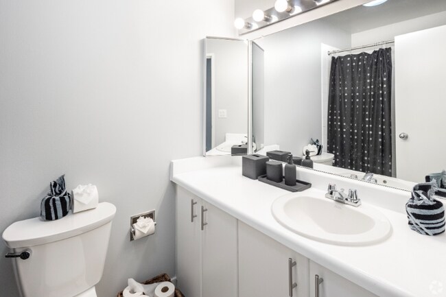 Photo - 469 E Ohio St Unit 469 E Ohio