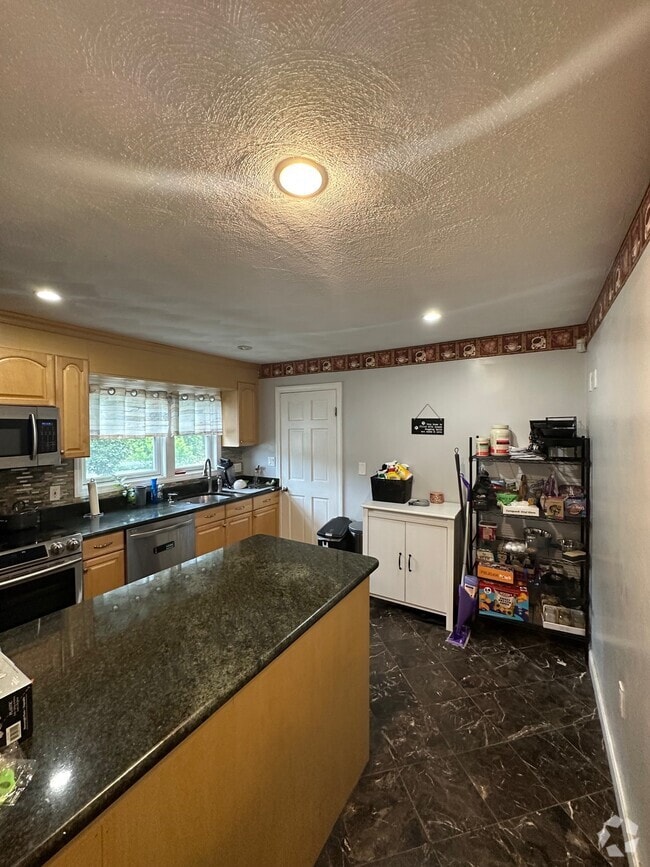 Building Photo - 73 Almont St Unit 2 Rental