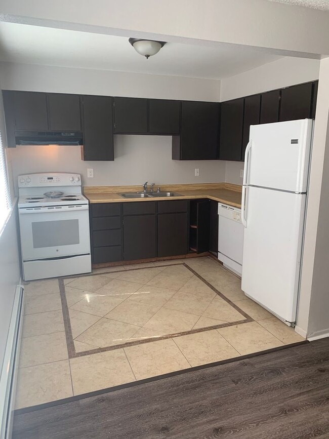 Building Photo - BG - ST3950 Unit A